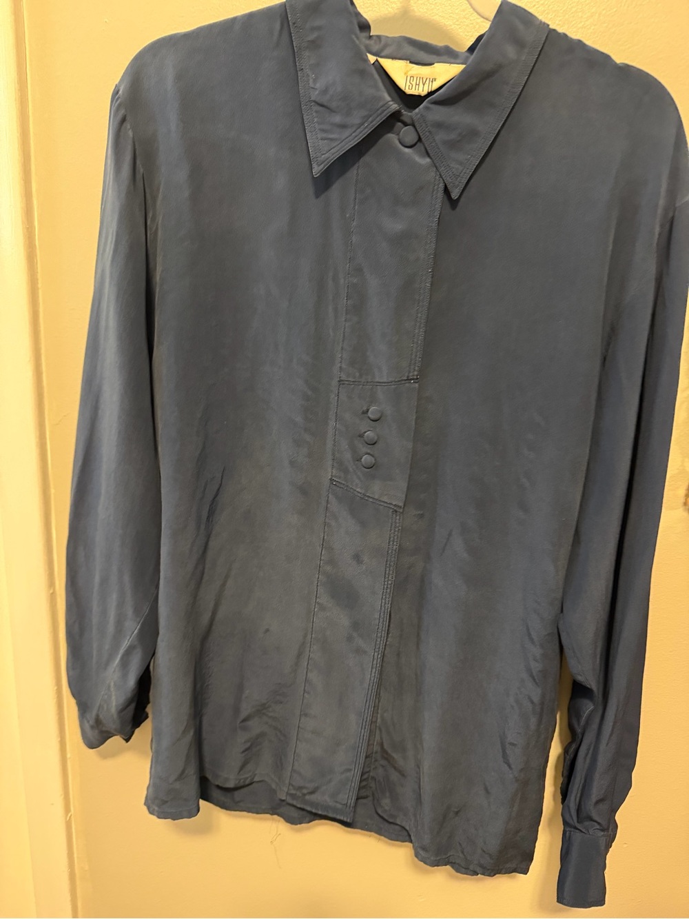 Vintage ISHYU Silk Blouse with Silk Covered Buttons 1990's - Picture 6 of 6